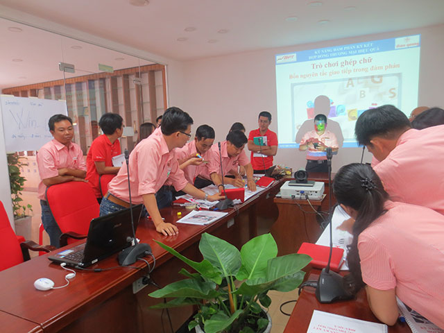 Kỹ năng đàm phán ký kết hợp đồng thương mại hiệu quả - Điện Quang (23.05.2015)